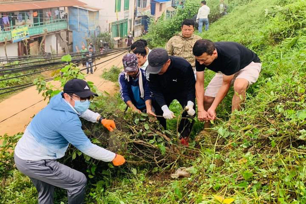 गृह जिल्लाको टुँडिखेल सफाई गर्न पुगे मन्त्री किराती